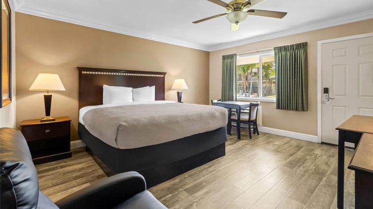 Quality Inn & Suites Santa Maria Room