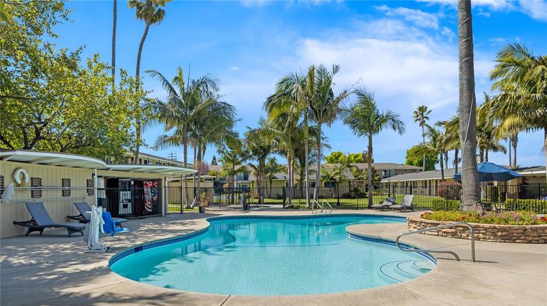 <b>Quality Inn & Suites Santa Maria Pool</b>. Images powered by <a href="https://iceportal.shijigroup.com/" title="IcePortal" target="_blank">IcePortal</a>.