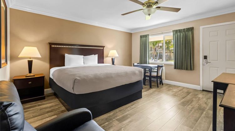 Quality Inn & Suites Santa Maria Room