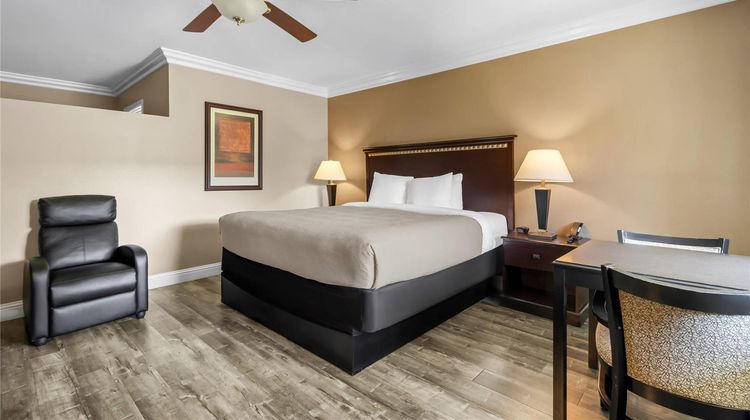 Quality Inn & Suites Santa Maria Room