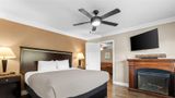 <b>Quality Inn & Suites Santa Maria Suite</b>. Images powered by <a href="https://iceportal.shijigroup.com/" title="IcePortal" target="_blank">IcePortal</a>.
