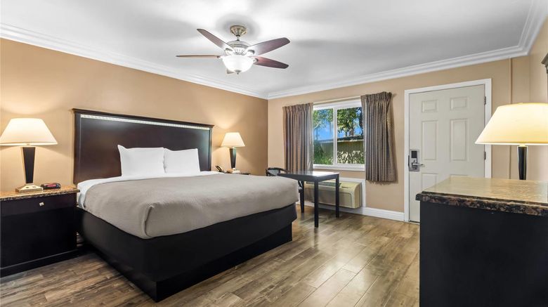 <b>Quality Inn & Suites Santa Maria Room</b>. Images powered by <a href="https://iceportal.shijigroup.com/" title="IcePortal" target="_blank">IcePortal</a>.