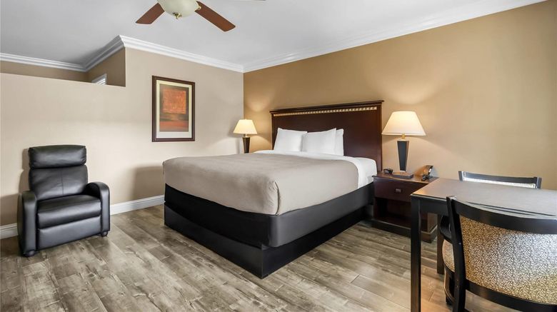 <b>Quality Inn & Suites Santa Maria Room</b>. Images powered by <a href="https://iceportal.shijigroup.com/" title="IcePortal" target="_blank">IcePortal</a>.