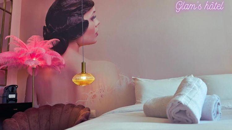 Glam's Hotel Room