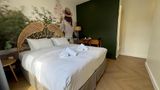 <b>Glam's Hotel Room</b>. Images powered by <a href="https://iceportal.shijigroup.com/" title="IcePortal" target="_blank">IcePortal</a>.