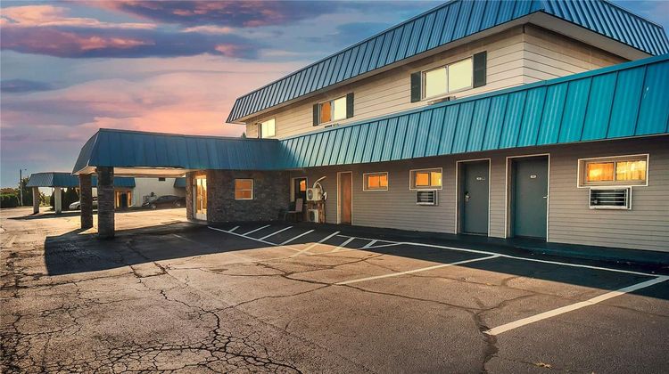 Days Inn by Wyndham Moosic Exterior