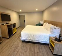 Days Inn by Wyndham Moosic Room
