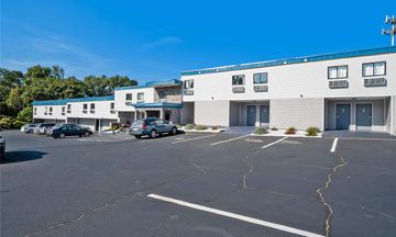 Days Inn by Wyndham Moosic