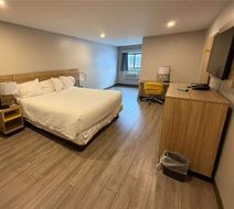 Days Inn by Wyndham Moosic Room
