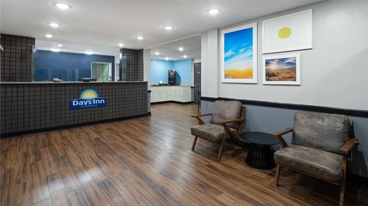 Days Inn by Wyndham Moosic Lobby