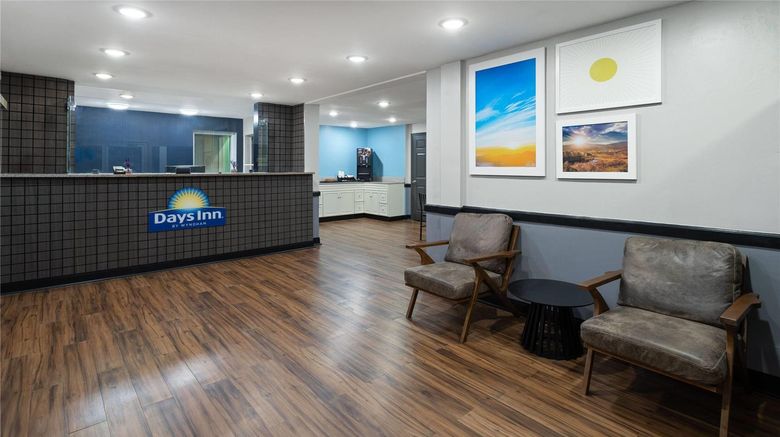 <b>Days Inn by Wyndham Moosic Lobby</b>. Images powered by <a href="https://iceportal.shijigroup.com/" title="IcePortal" target="_blank">IcePortal</a>.