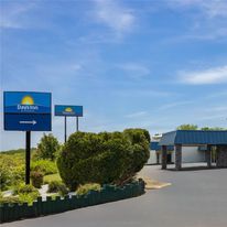 Days Inn by Wyndham Moosic