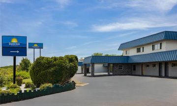 Days Inn by Wyndham Moosic