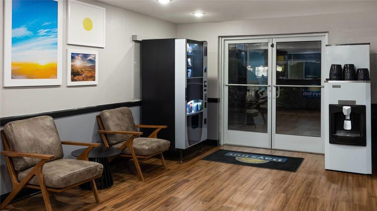 Days Inn by Wyndham Moosic Lobby