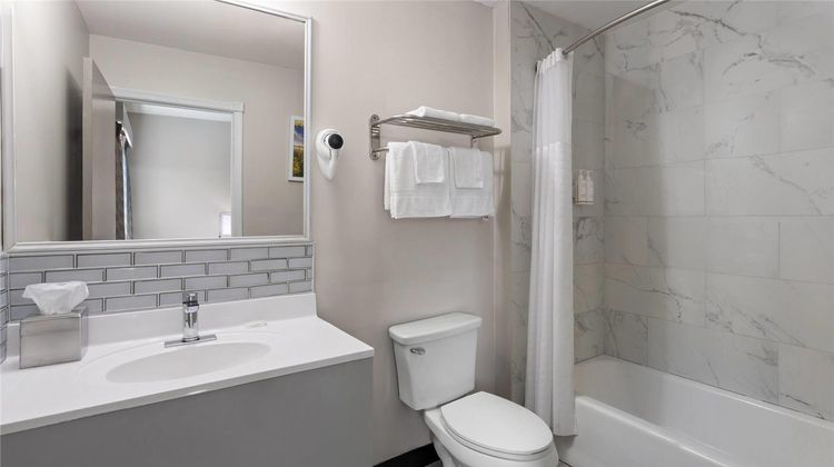 Days Inn by Wyndham Moosic Room