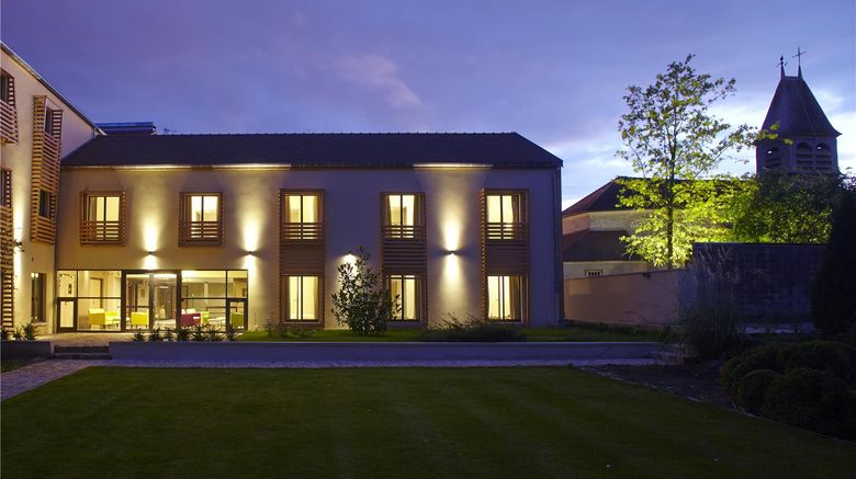 <b>Les Herbes Folles Exterior</b>. Images powered by <a href="https://iceportal.shijigroup.com/" title="IcePortal" target="_blank">IcePortal</a>.