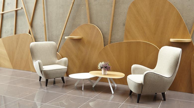 <b>Les Herbes Folles Lobby</b>. Images powered by <a href="https://iceportal.shijigroup.com/" title="IcePortal" target="_blank">IcePortal</a>.