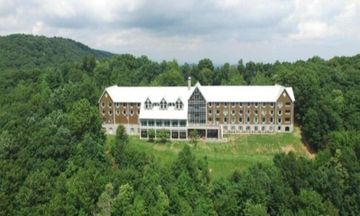 Amicalola Falls State Park & Lodge