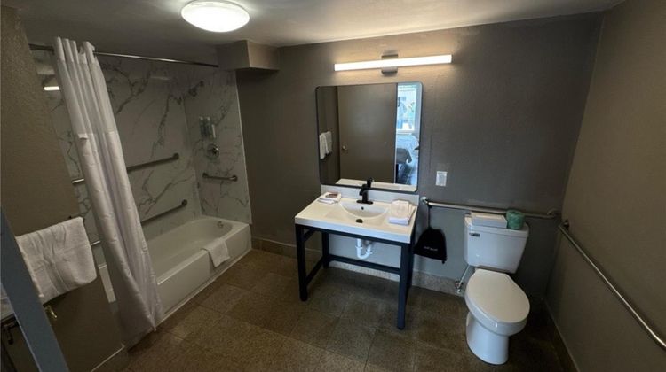 SureStay by Best Western Atlanta North Room