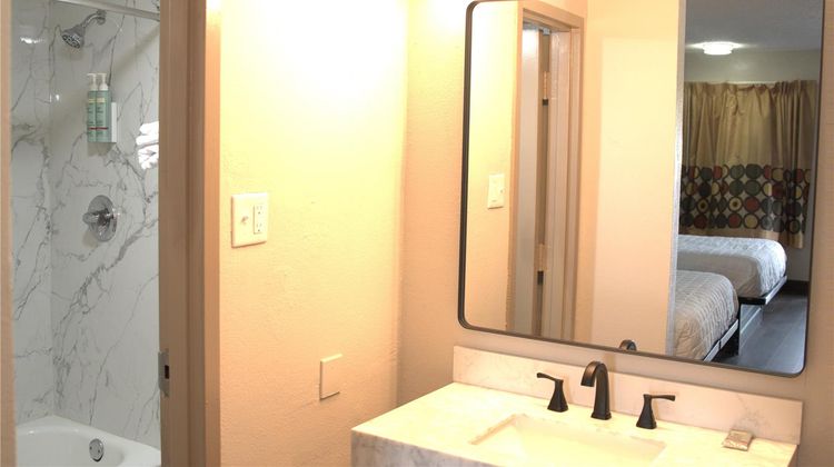 SureStay by Best Western Atlanta North Room