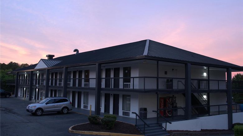 <b>SureStay by Best Western Atlanta North Exterior</b>. Images powered by <a href="https://iceportal.shijigroup.com/" title="IcePortal" target="_blank">IcePortal</a>.
