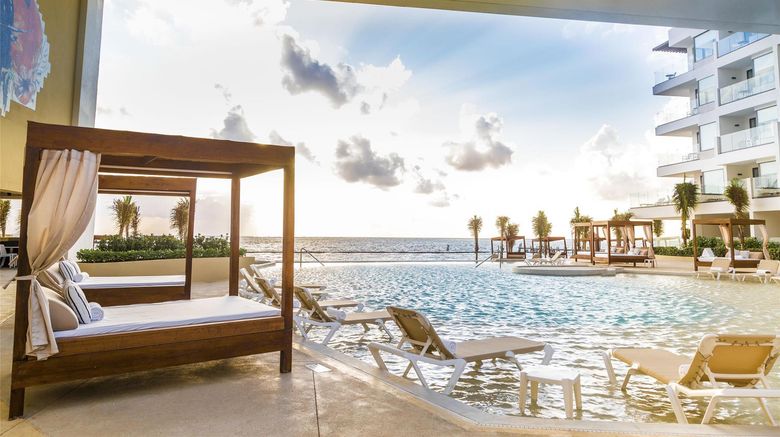 <b>Sensira Resort & Spa Pool</b>. Images powered by <a href="https://iceportal.shijigroup.com/" title="IcePortal" target="_blank">IcePortal</a>.