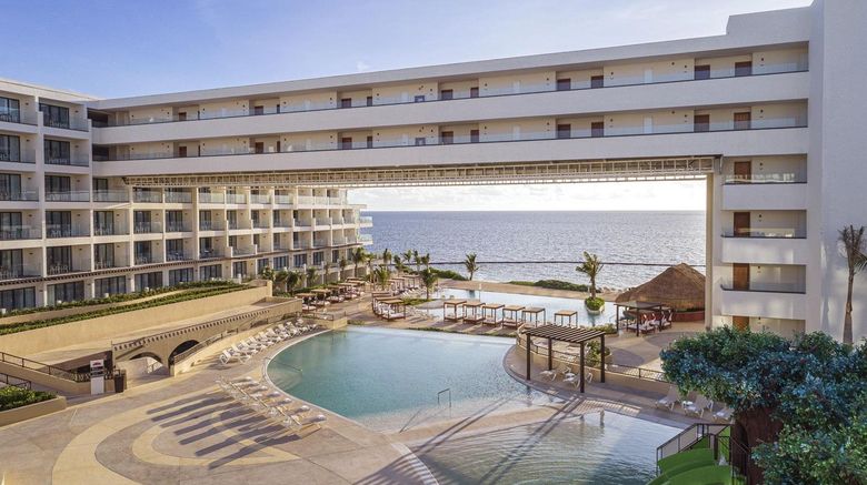<b>Sensira Resort & Spa Pool</b>. Images powered by <a href="https://iceportal.shijigroup.com/" title="IcePortal" target="_blank">IcePortal</a>.