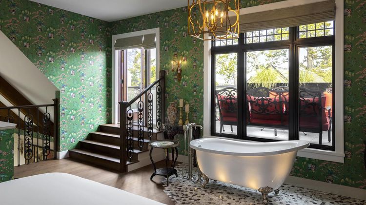English Inn Suite