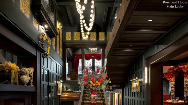 English Inn Lobby