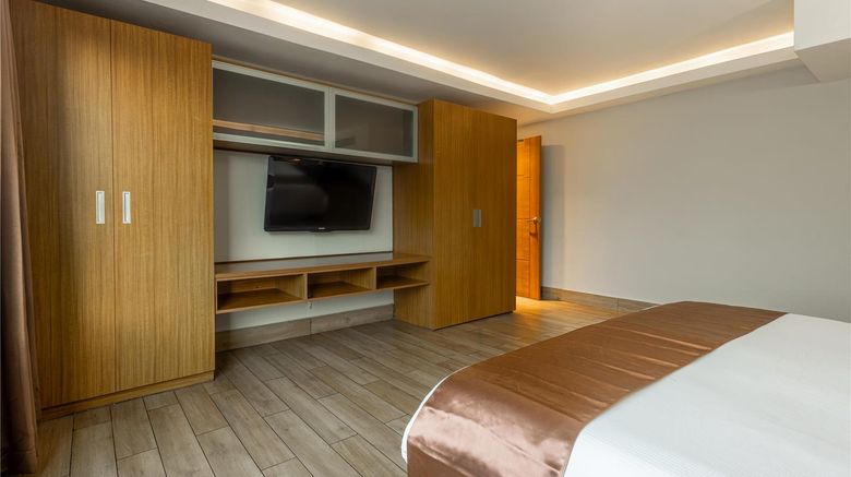 <b>Weston Hotel Room</b>. Images powered by <a href="https://iceportal.shijigroup.com/" title="IcePortal" target="_blank">IcePortal</a>.