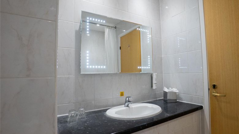<b>Hickstead Hotel Room</b>. Images powered by <a href="https://iceportal.shijigroup.com/" title="IcePortal" target="_blank">IcePortal</a>.