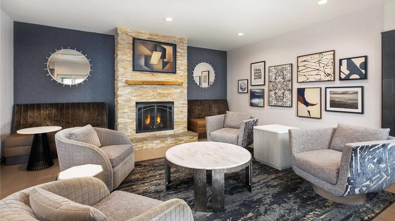 <b>La Quinta Asheville Downtown Lobby</b>. Images powered by <a href="https://iceportal.shijigroup.com/" title="IcePortal" target="_blank">IcePortal</a>.