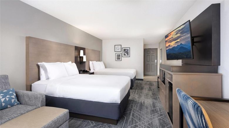 <b>La Quinta Asheville Downtown Room</b>. Images powered by <a href="https://iceportal.shijigroup.com/" title="IcePortal" target="_blank">IcePortal</a>.