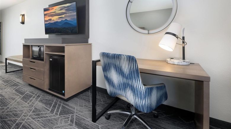 <b>La Quinta Asheville Downtown Room</b>. Images powered by <a href="https://iceportal.shijigroup.com/" title="IcePortal" target="_blank">IcePortal</a>.