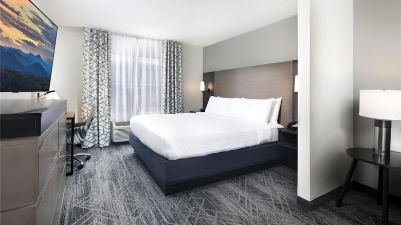<b>La Quinta Asheville Downtown Room</b>. Images powered by <a href="https://iceportal.shijigroup.com/" title="IcePortal" target="_blank">IcePortal</a>.