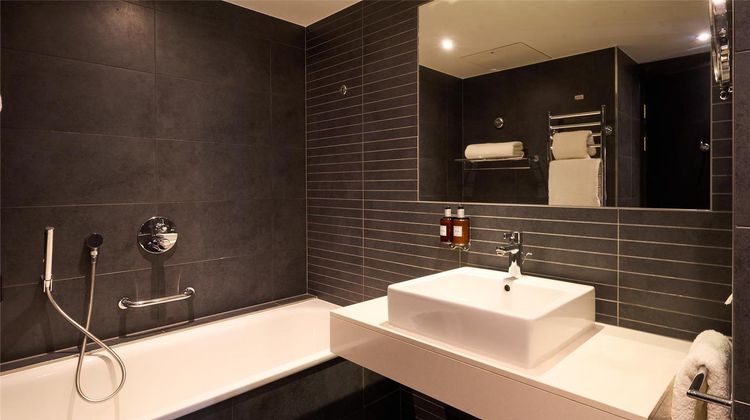 Guildford Harbour Hotel Suite