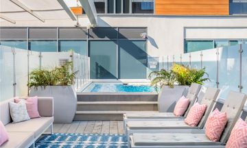 Guildford Harbour Hotel