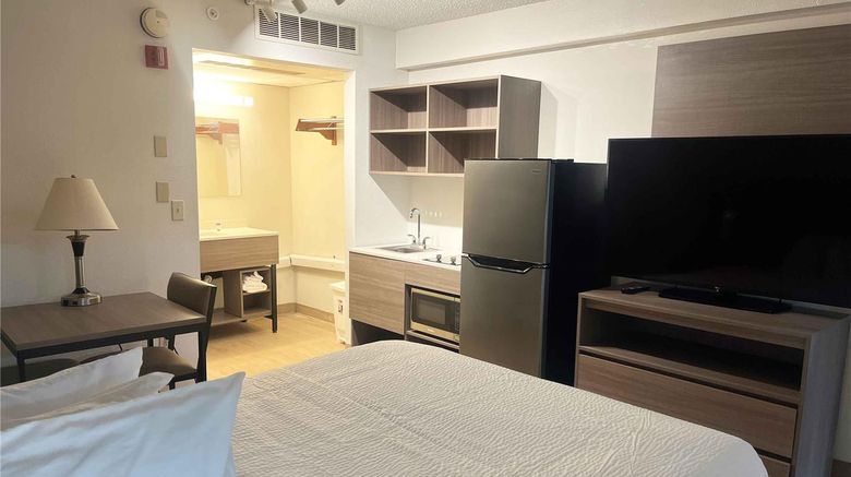 <b>Ramada by Wyndham Sterling Room</b>. Images powered by <a href="https://iceportal.shijigroup.com/" title="IcePortal" target="_blank">IcePortal</a>.