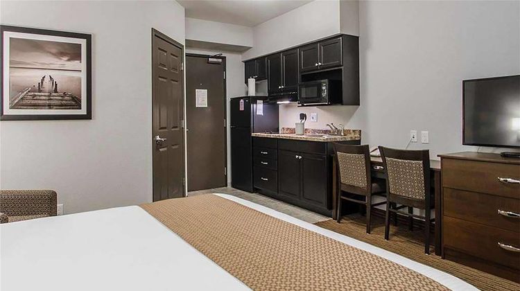 Travelodge Suites by Wyndham Estevan Room