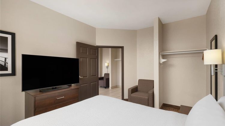 Travelodge Suites by Wyndham Estevan Suite