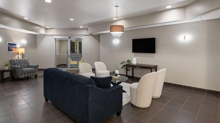 Travelodge Suites by Wyndham Estevan Lobby