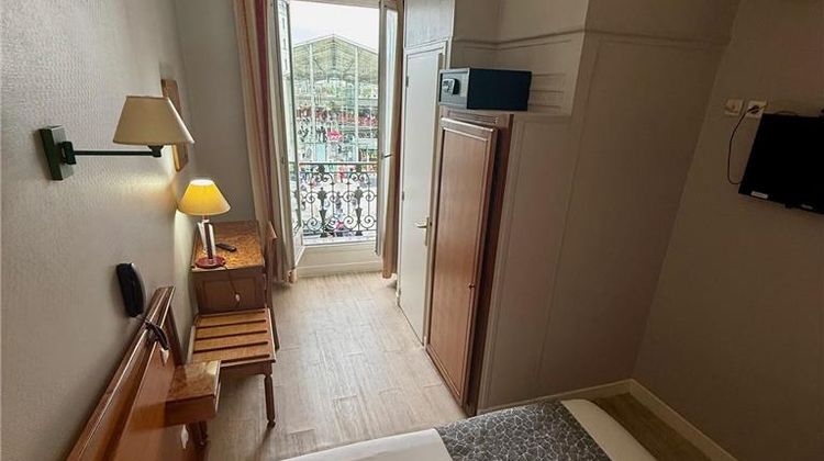 Richmond Hotel Room