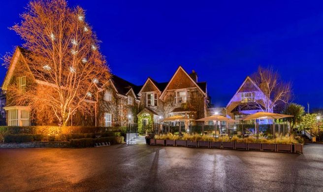 The Victoria House Hotel Exterior