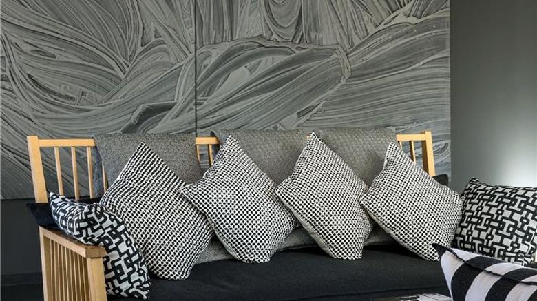 <b>Bader Hotel Lobby</b>. Images powered by <a href="https://iceportal.shijigroup.com/" title="IcePortal" target="_blank">IcePortal</a>.