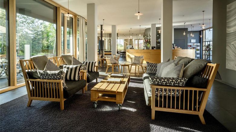 <b>Bader Hotel Lobby</b>. Images powered by <a href="https://iceportal.shijigroup.com/" title="IcePortal" target="_blank">IcePortal</a>.