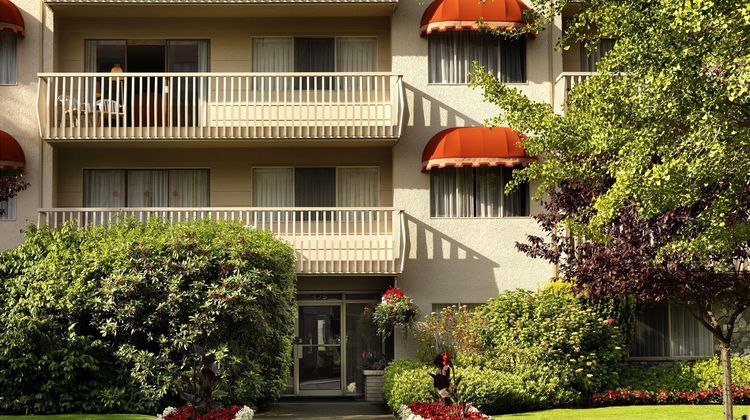 Royal Scot Hotel & Suites Exterior
