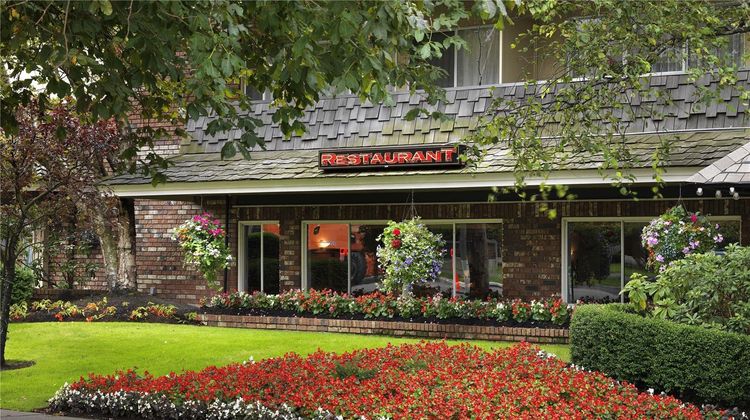 Royal Scot Hotel & Suites Exterior