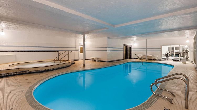 Royal Scot Hotel & Suites Pool