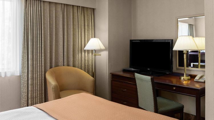 Royal Scot Hotel & Suites Room