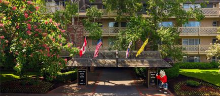 Royal Scot Hotel & Suites Exterior
